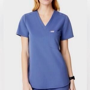 FIGS Catarina One Pocket V Neck Scrub Top In Big Sky